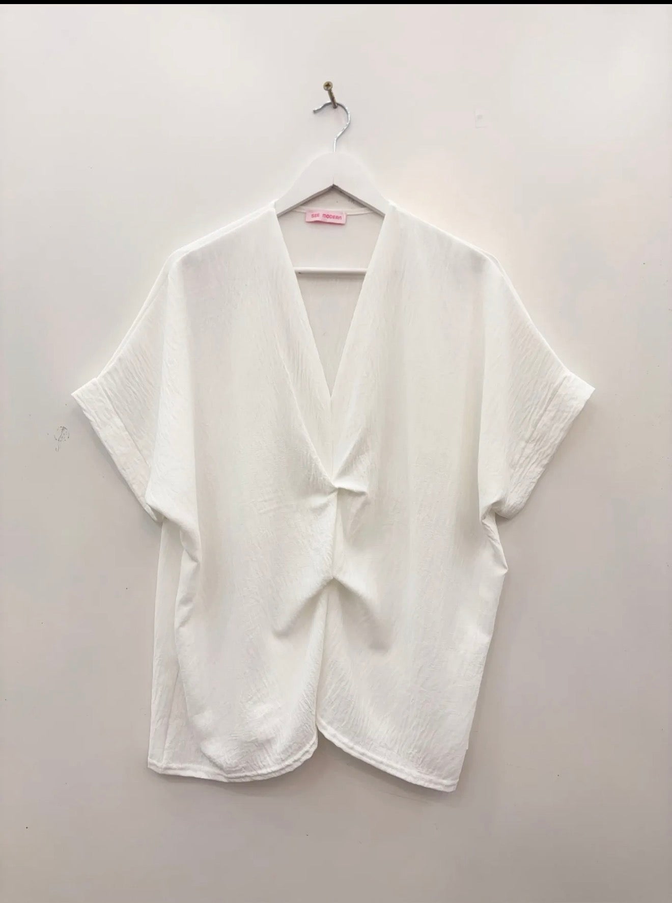 Blouse drapée col V – Blanche