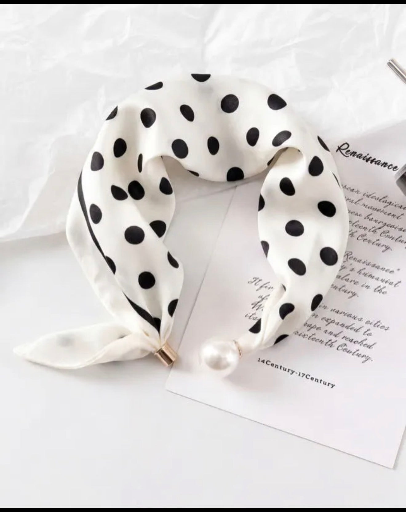 Foulard Satin à Pois avec Anneau Perle