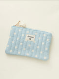 Pochette Matelassée « Amour » – Bleu Ciel à Pois
