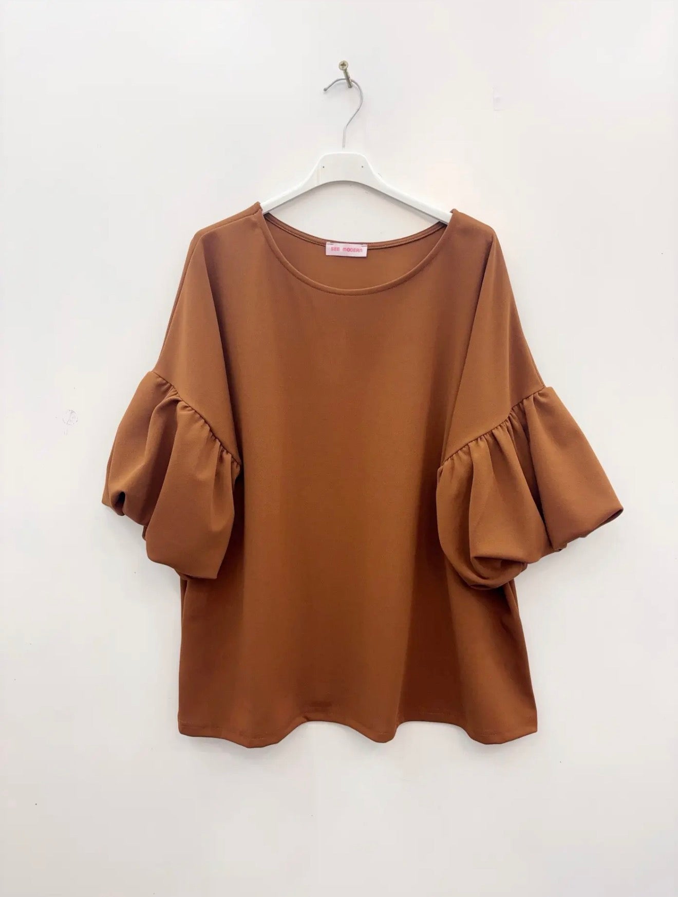 Blouse fluide à manches bouffantes – Camel