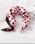 Foulard Satin Rose à Pois avec Anneau Perle